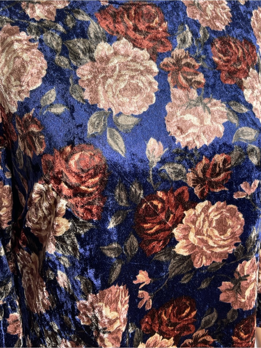 Velvet Floral Long-Sleeve Shift Dress in Navy - Picture 4 of 7